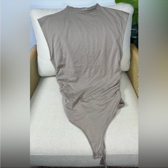 Abercrombie & Fitch Cream Sleeveless Bodysuit - Picture 3 of 4